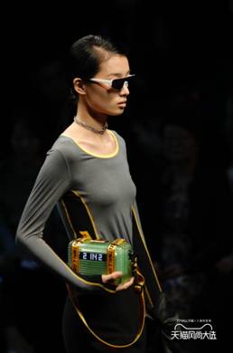 蒛一品牌亮相上海时装周，引领保暖内衣潮搭新风尚