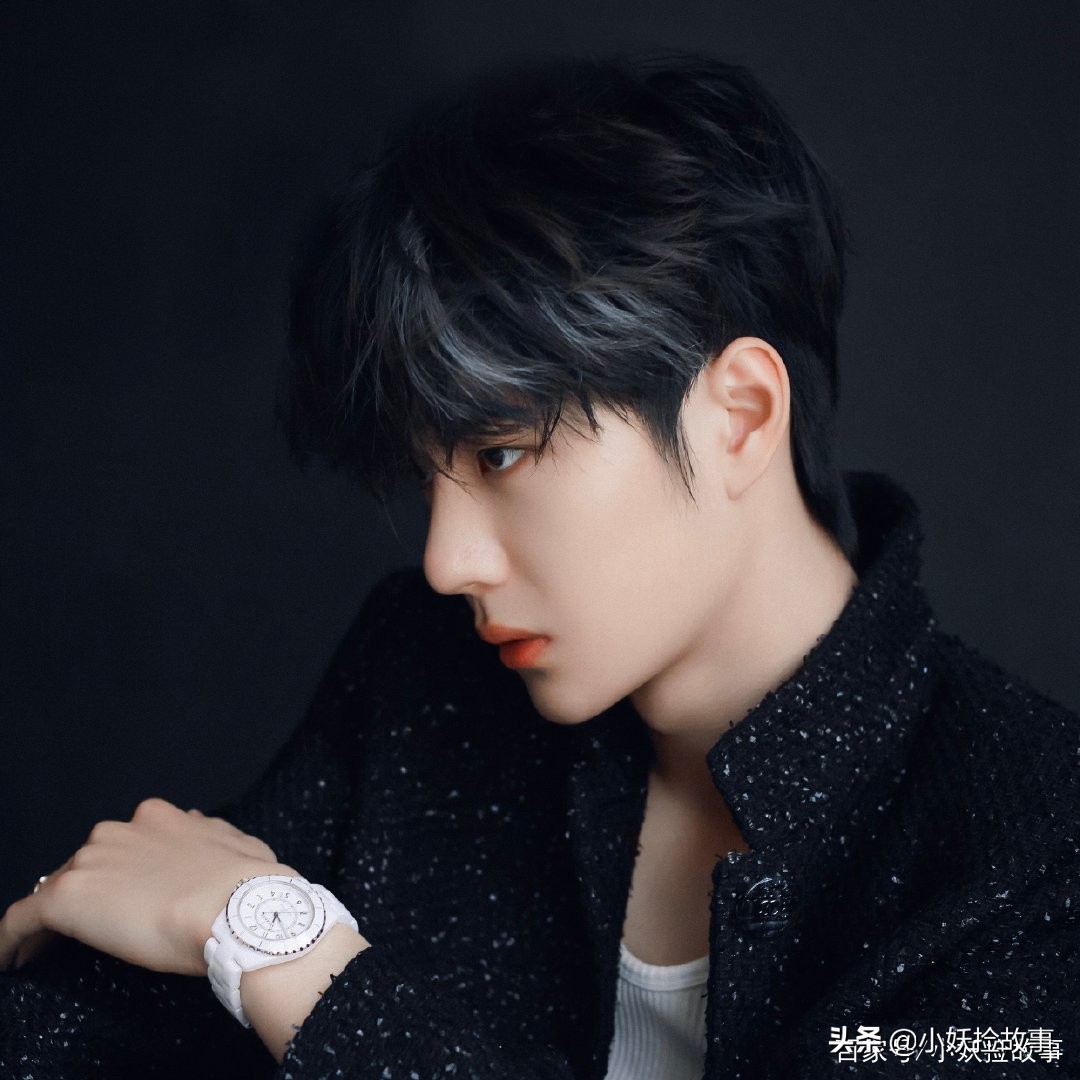 王一博香奈儿蓝格外套,王一博同款香风外套