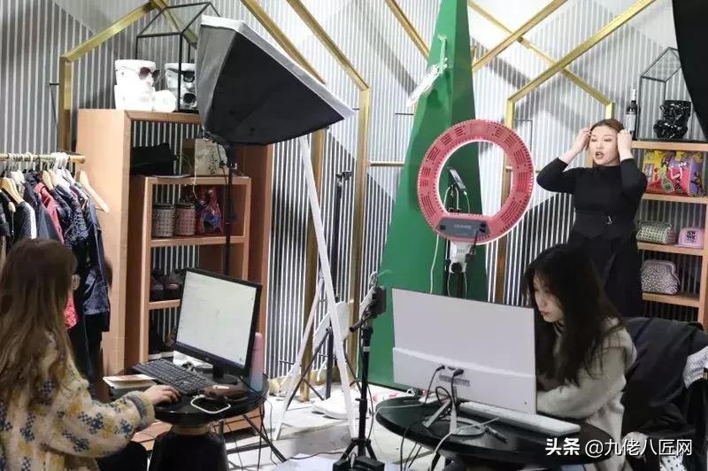 汉正街服装拍摄招人,汉正街奋斗的服装人