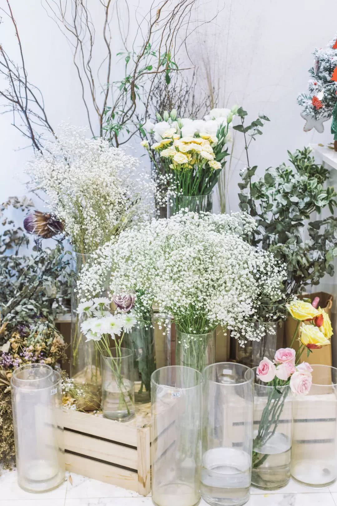 体育西这间甜品店，一屋子都是鲜花，还没有正式菜单……