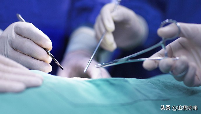 手术后刀口痊愈为什么会凸起,手术后刀口为什么还是红的