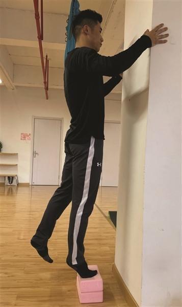 跑步脚踝上方10公分疼痛,跑步脚踝肿痛怎么消除