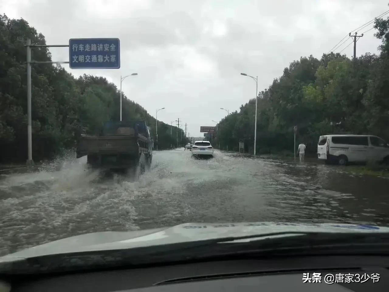途观天窗漏水导致地胶下面全是水,17款途观l天窗漏水问题怎么解决