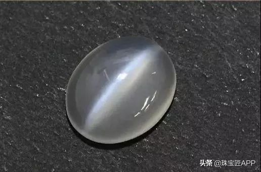 哪种宝石可能显猫眼效应,有猫眼效应却不值钱的宝石有哪些