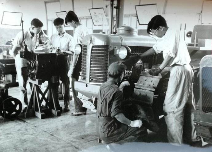 建国初期汽车部队,建国初期工人阶级地位