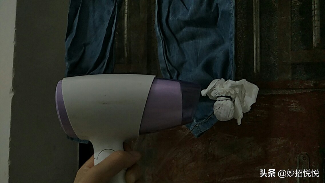 黑色衣服脱色怎么恢复原色,衣服脱色怎么洗才能不脱色