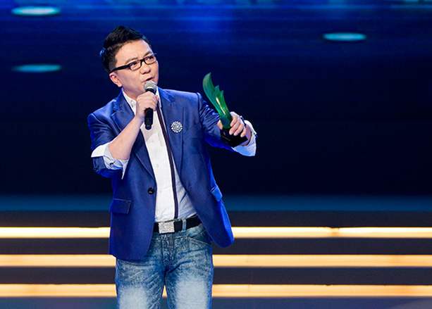 各大评论员评价董路,董路是如何成为一名足球解说员