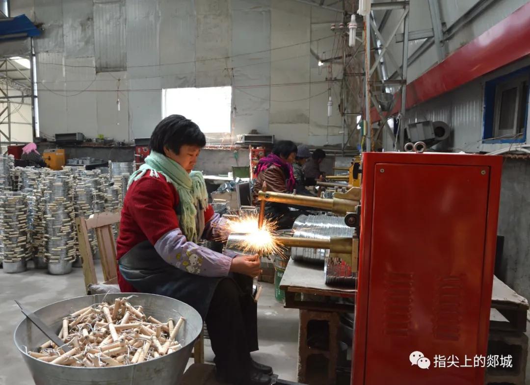 脱贫攻坚路上瓜果飘香,开启脱贫路上的致富门