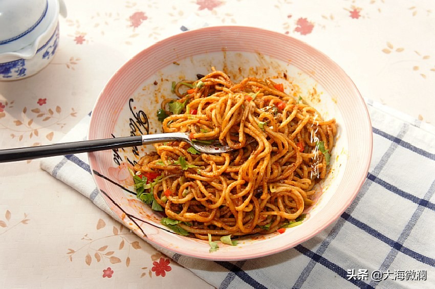 武汉热干面的做法没有芝麻酱,武汉早点热干面汤面的做法