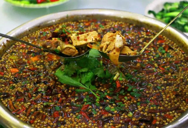 武隆夏季探秘奇特的地缝峡谷,武隆探秘