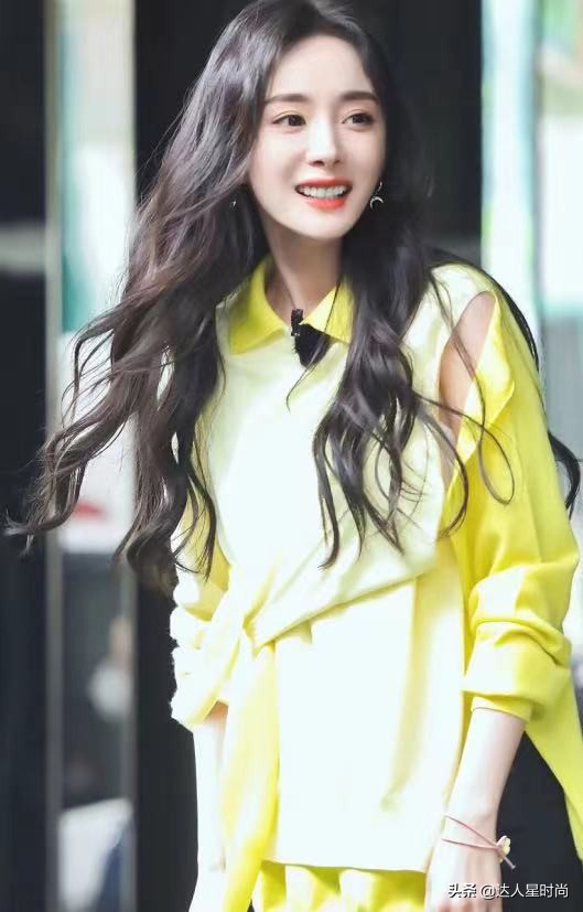 别再穿卫衣了今春这么穿才时髦,杨幂赵露思同款袄