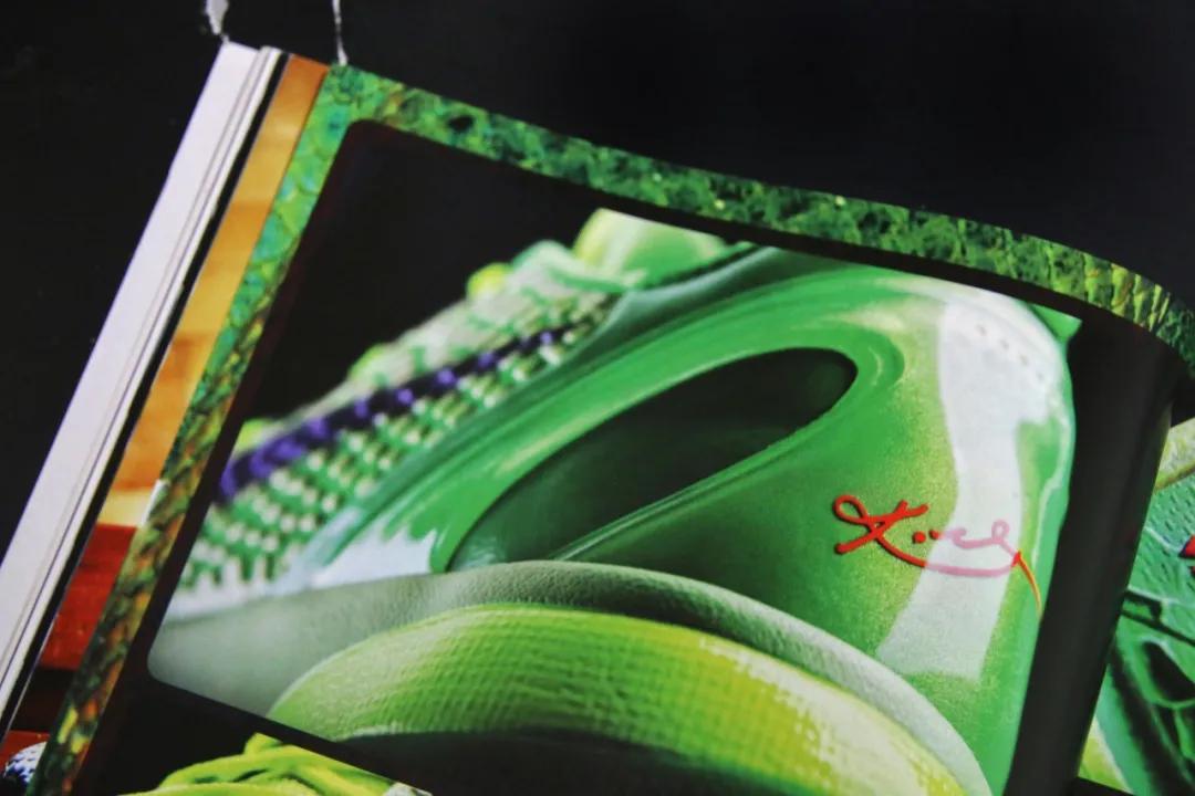 球鞋上纪念科比写什么,纪念科比买球衣还是球鞋