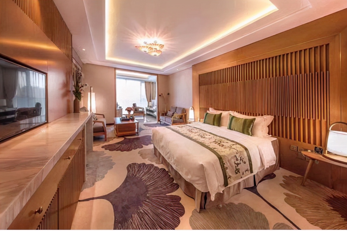 温暖天气泡温泉,冬季日式露天温泉