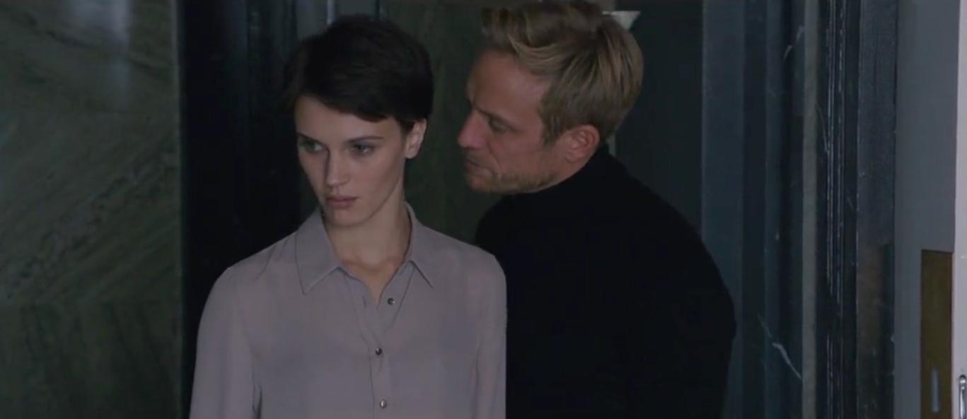 《双面情人》：纷繁欲望下，一场女性的自我探索与心灵救赎