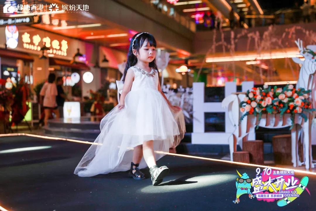 南宁五象新区绿地缤纷城,绿地缤纷天地星光市集