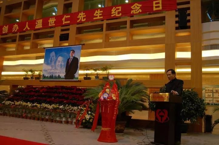 一个弃商从文,却猝然长逝、壮志未酬的商人