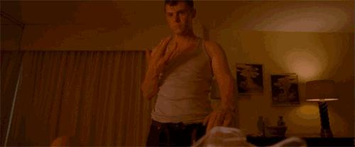 家暴谋杀却逍遥法外，先天畸形反而助长“龙虾男孩”的邪恶