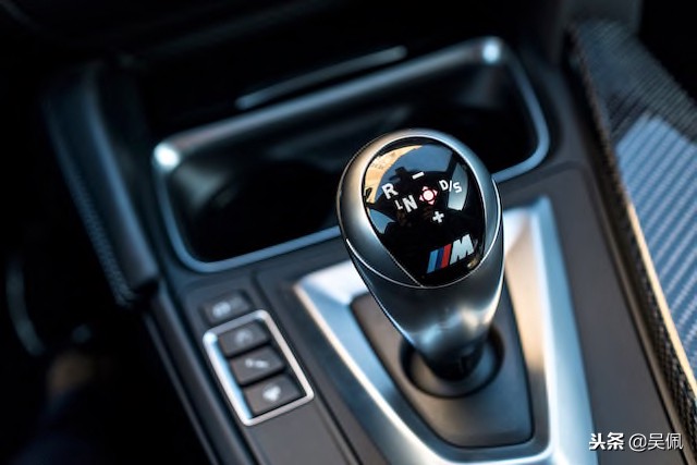 宝马m4和m3性能哪个好,宝马m4硬顶敞篷性能