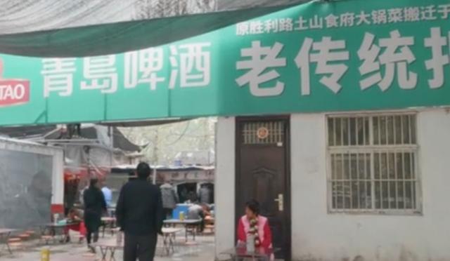 河南大哥闯江湖,大锅700斤,交10元吃到饱,红烧鸡大碗装