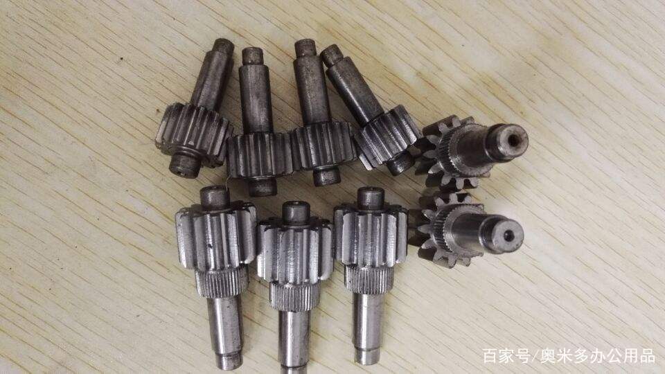 奥米多办公用品：碎纸机发展历程从手撕火烧到自动碎纸