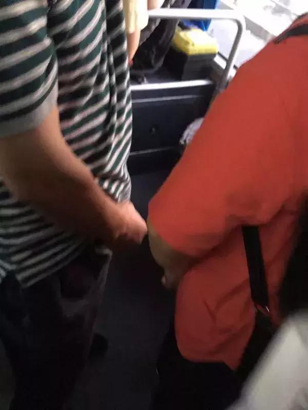 动态-足不出户在线申请办理ETC！闵行61岁男子公交车上裸露*处私**