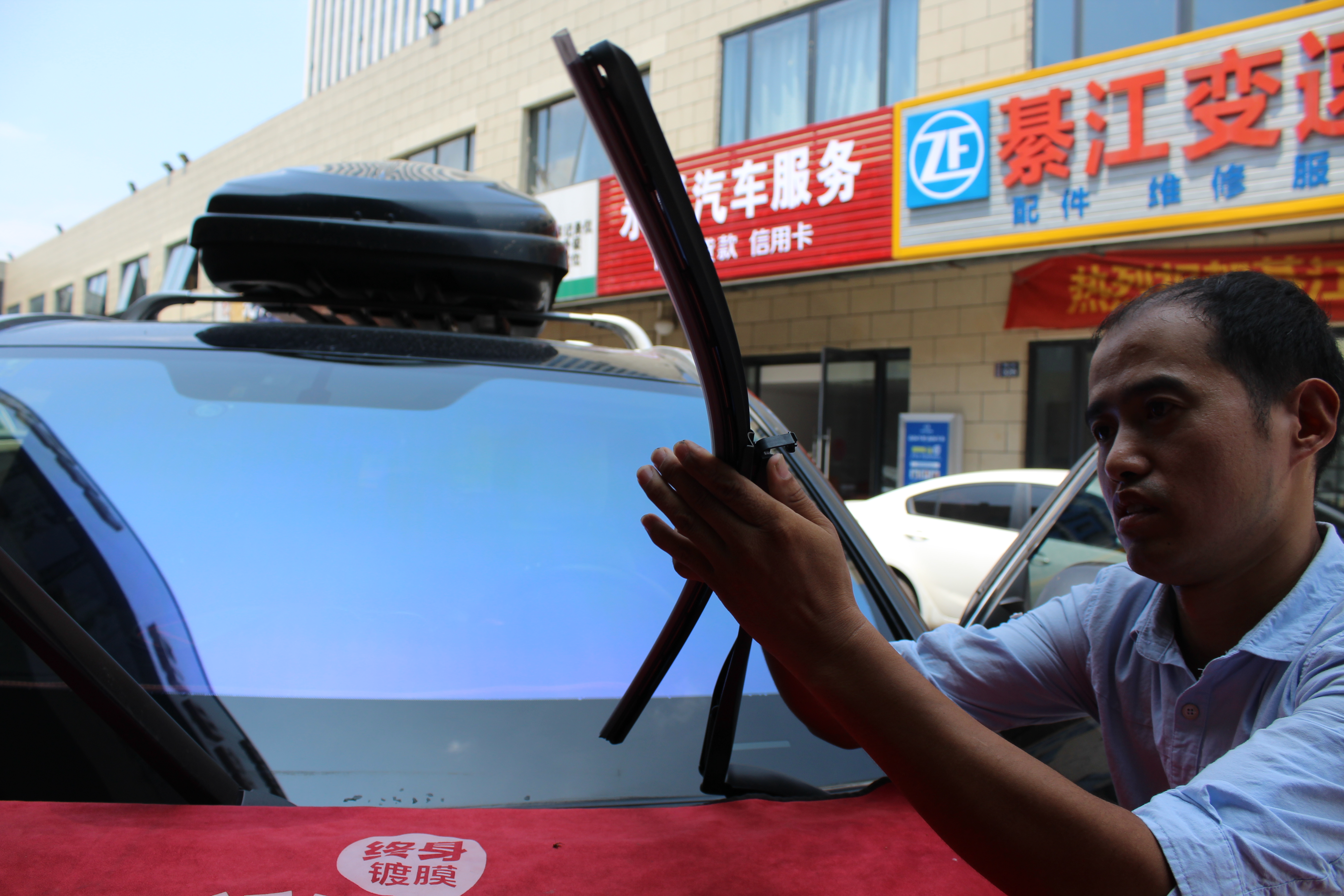 被改装店忽悠300元安装的水弹镀膜雨刷，真的有效果吗？