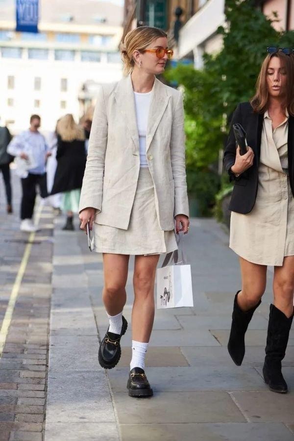 英伦风系带乐福鞋秋冬搭配,帆布鞋流行