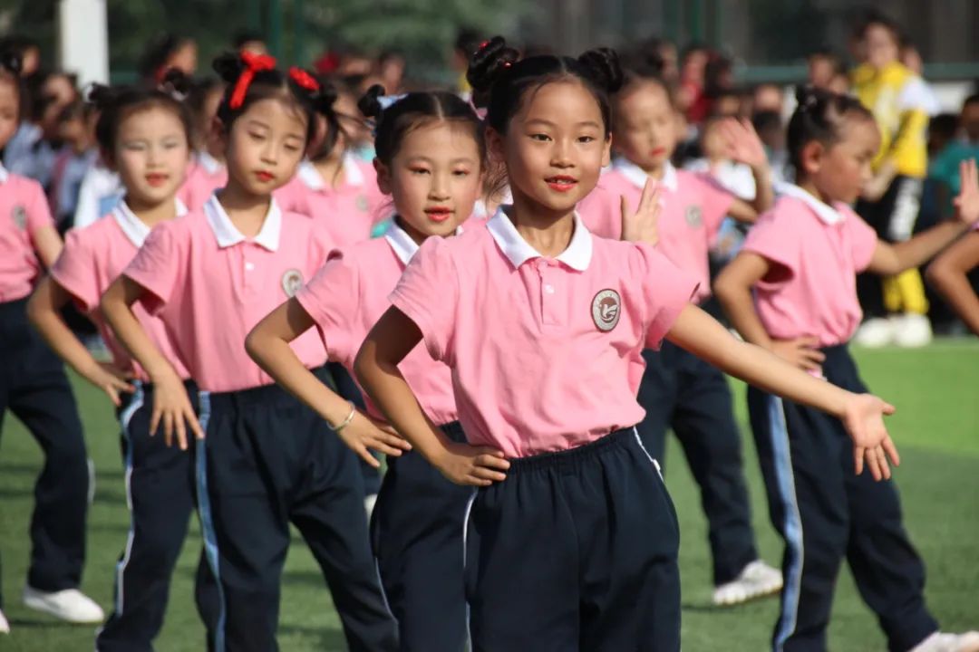 建*党**百年喜迎国庆——西安经开第二小学队列队形广播*比操**赛