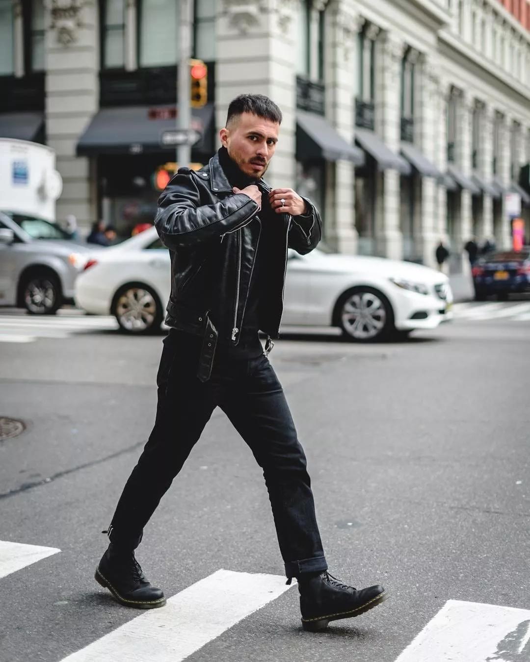 从小混混到帝国君王,从小混混到西服暴徒