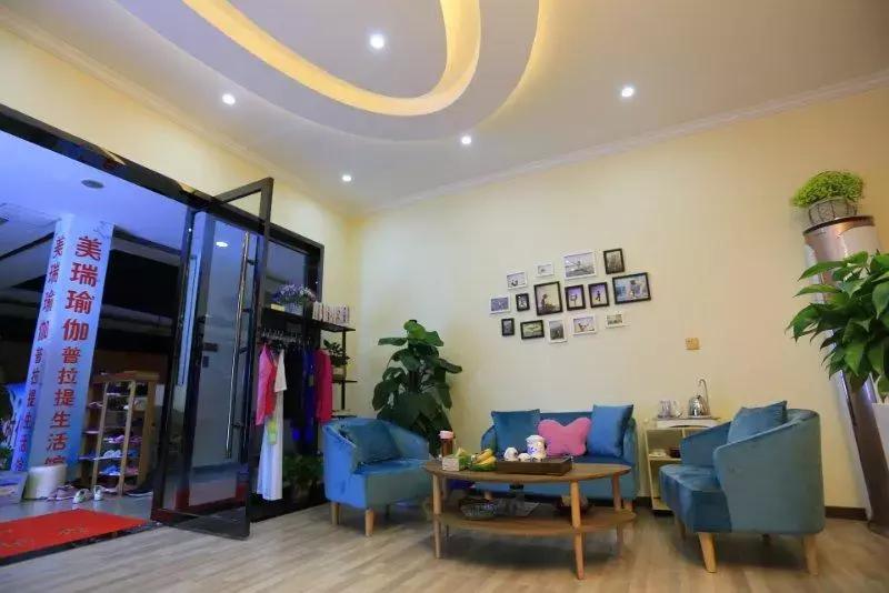 软妹子教瑜伽,软妹子学瑜伽