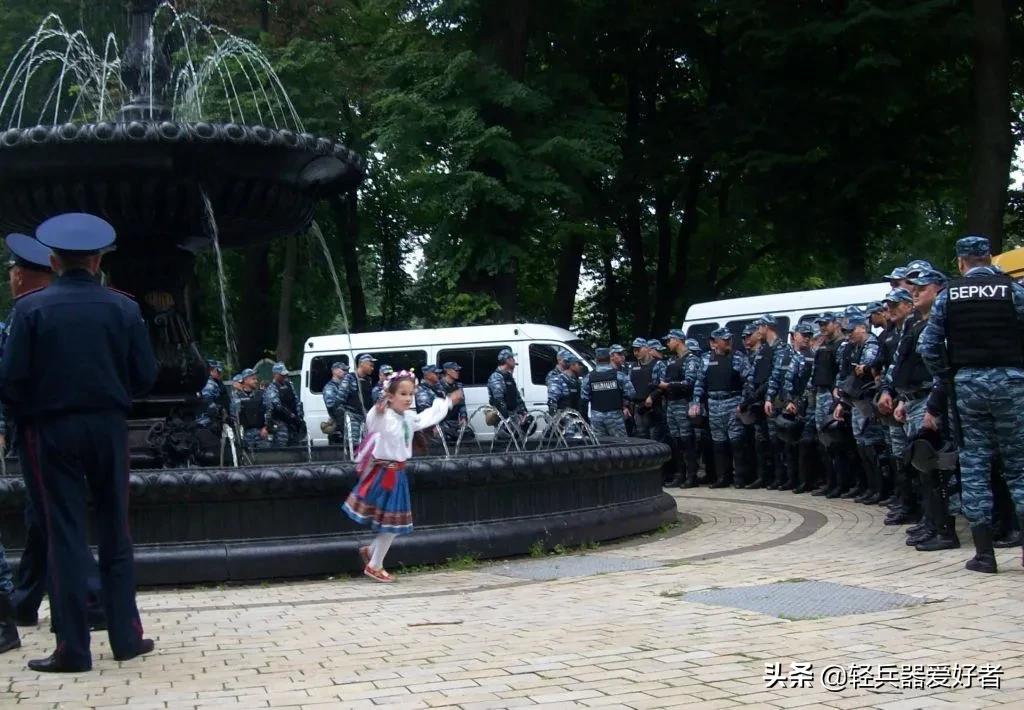 奉献、背叛与污名相加—乌克兰内务部国土局特别用途警察“金雕”