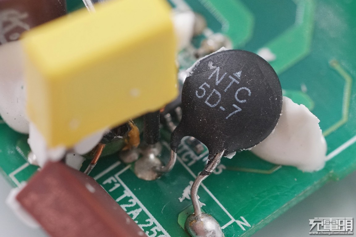 拆解华为5000mah充电宝,拆解60000ma充电宝