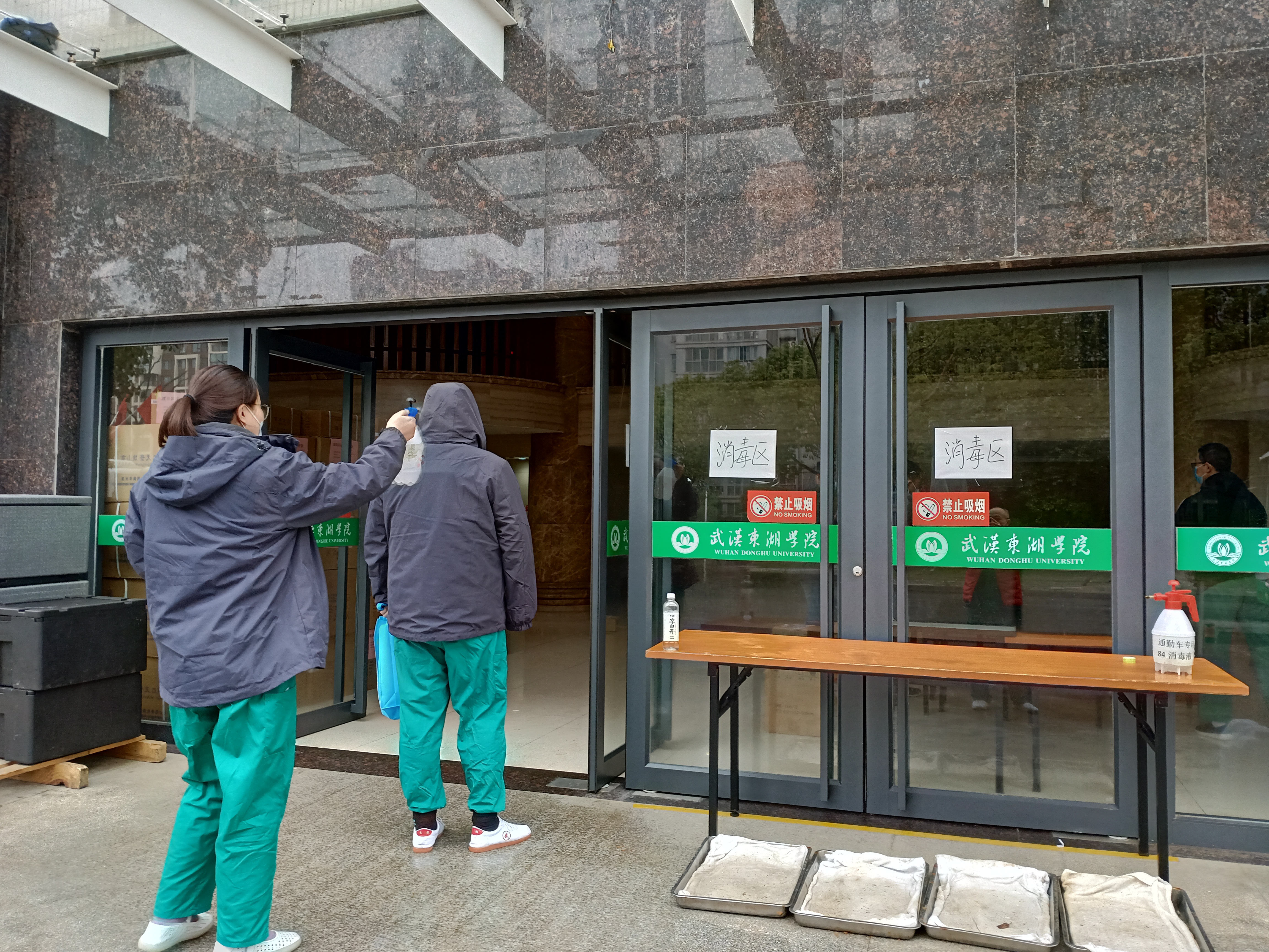 援鄂医护人员现场工作,援鄂医护人员的一天