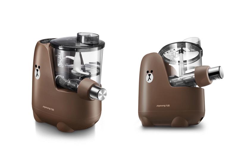 布朗熊与可妮兔背靠背坐着,布朗熊和可妮兔吃西瓜