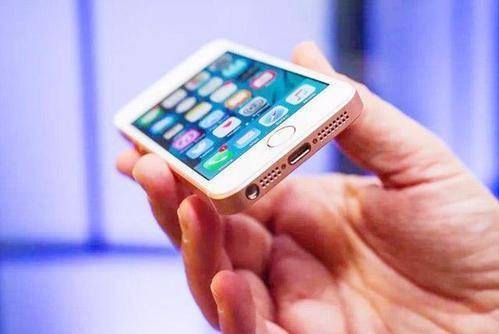 iPhoneSE在第三方平台降价500元，此时入手合适吗？