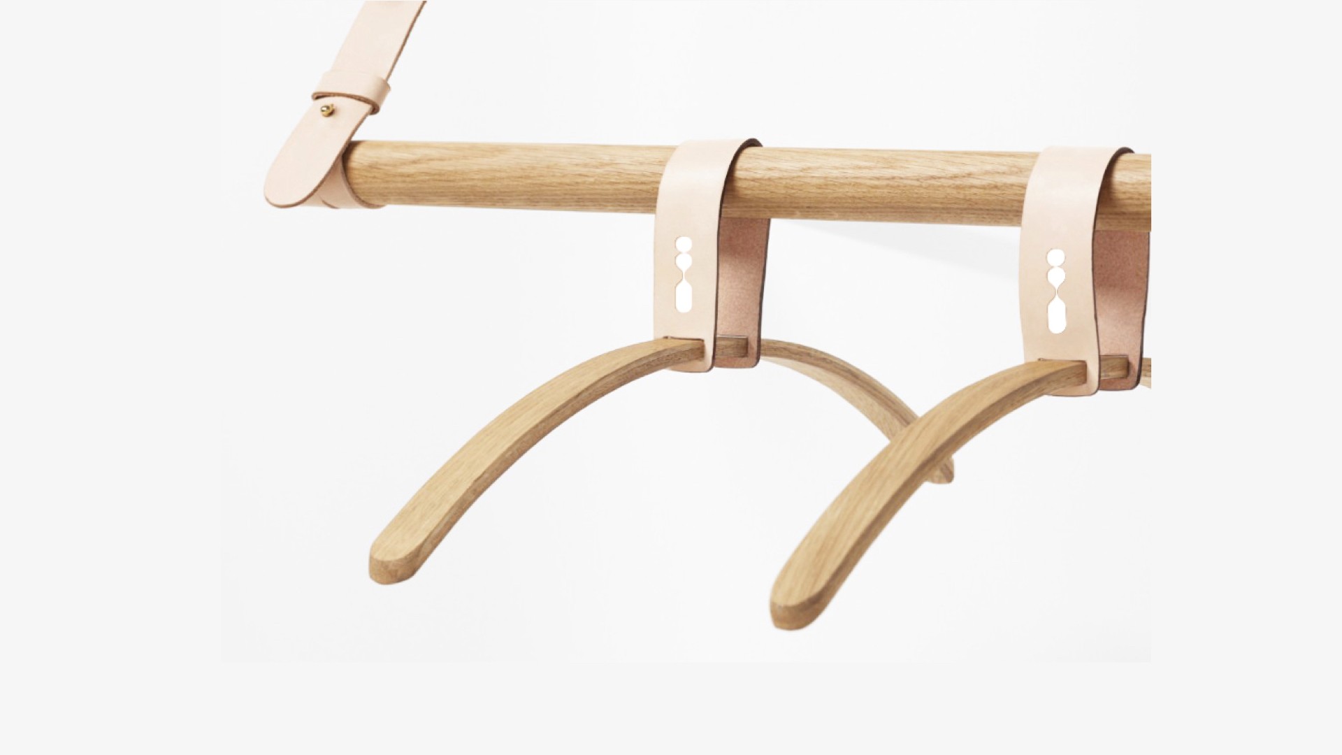 什么牌子的瑜伽服logo是蝴蝶,品牌瑜伽服的品牌logo是什么样的