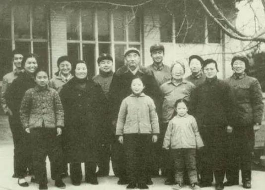 “布衣元帅”*向前徐**,年轻时曾加入国民*党**,有一件事令他抱憾终身