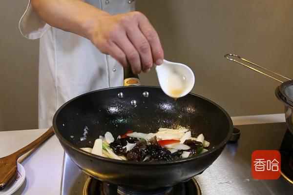 怎么炒山药清脆不发黑,炒山药不要配菜