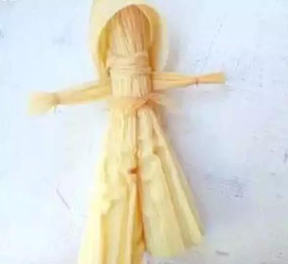 用玉米皮做的手工作品,手工玉米皮编席子教程