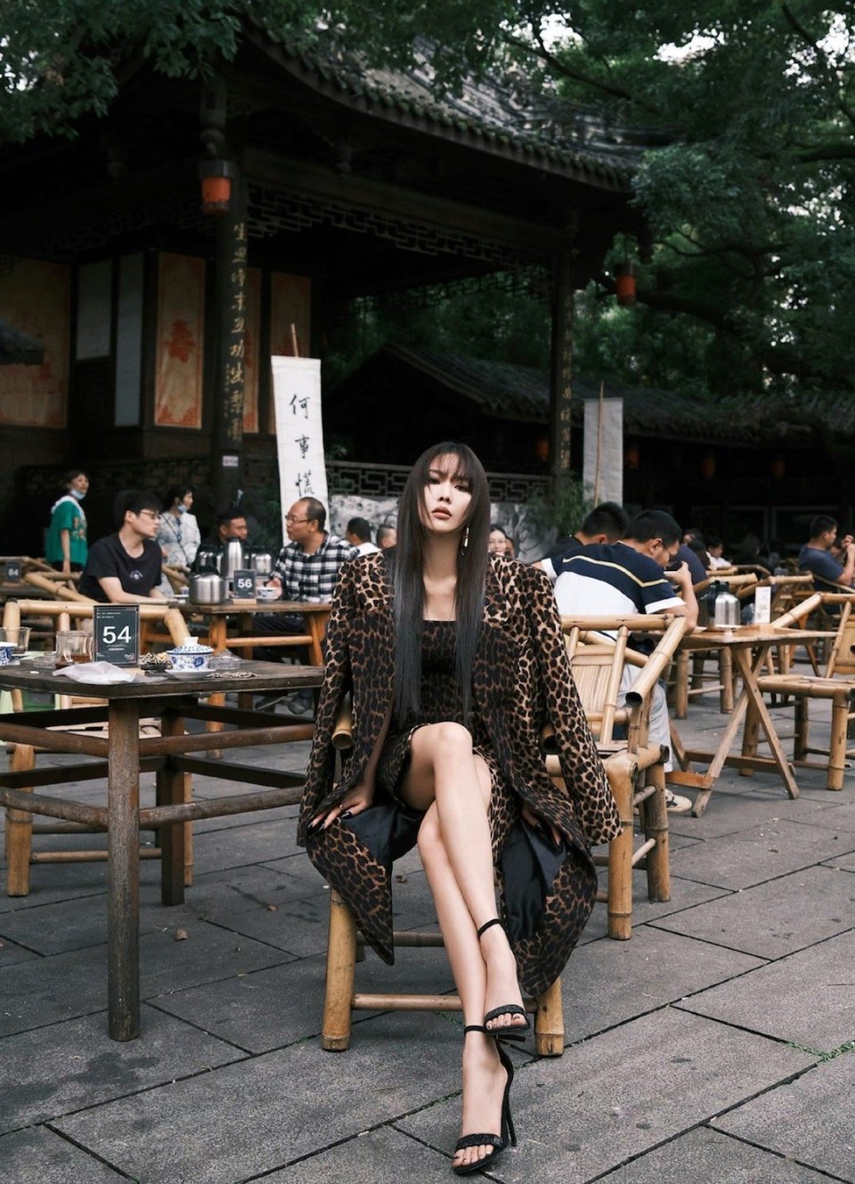 王霏霏红太狼,王霏霏穿大圆点裙子