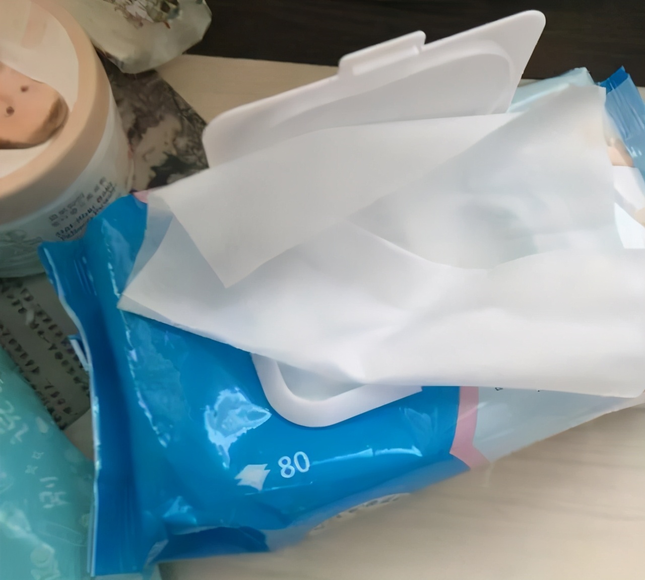 用湿巾给宝宝擦屁股可以么,为什么不能用湿巾给宝宝擦屁股