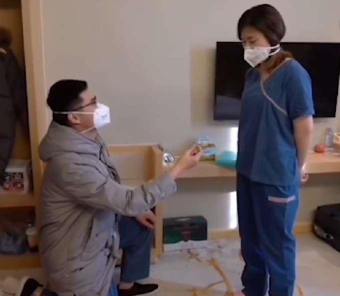 父女隔17年接力出征：爸爸抗非典女儿抗肺炎，这次换90后保护世界