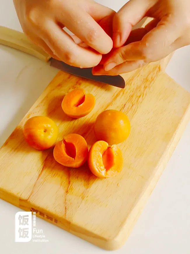 草莓青提气泡水,青提乌龙气泡水