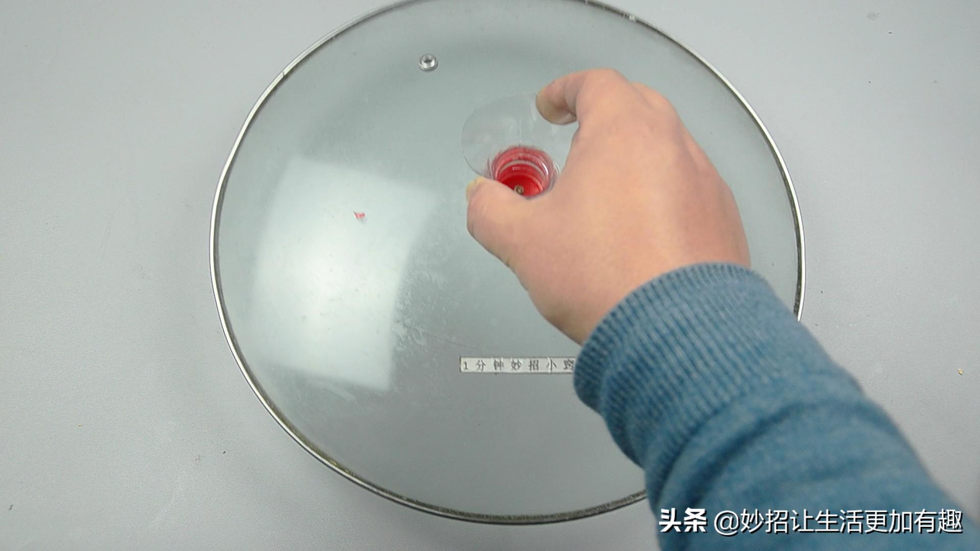 炒菜的锅的把手坏了怎么办,炒菜的时候锅盖扣住了怎么办