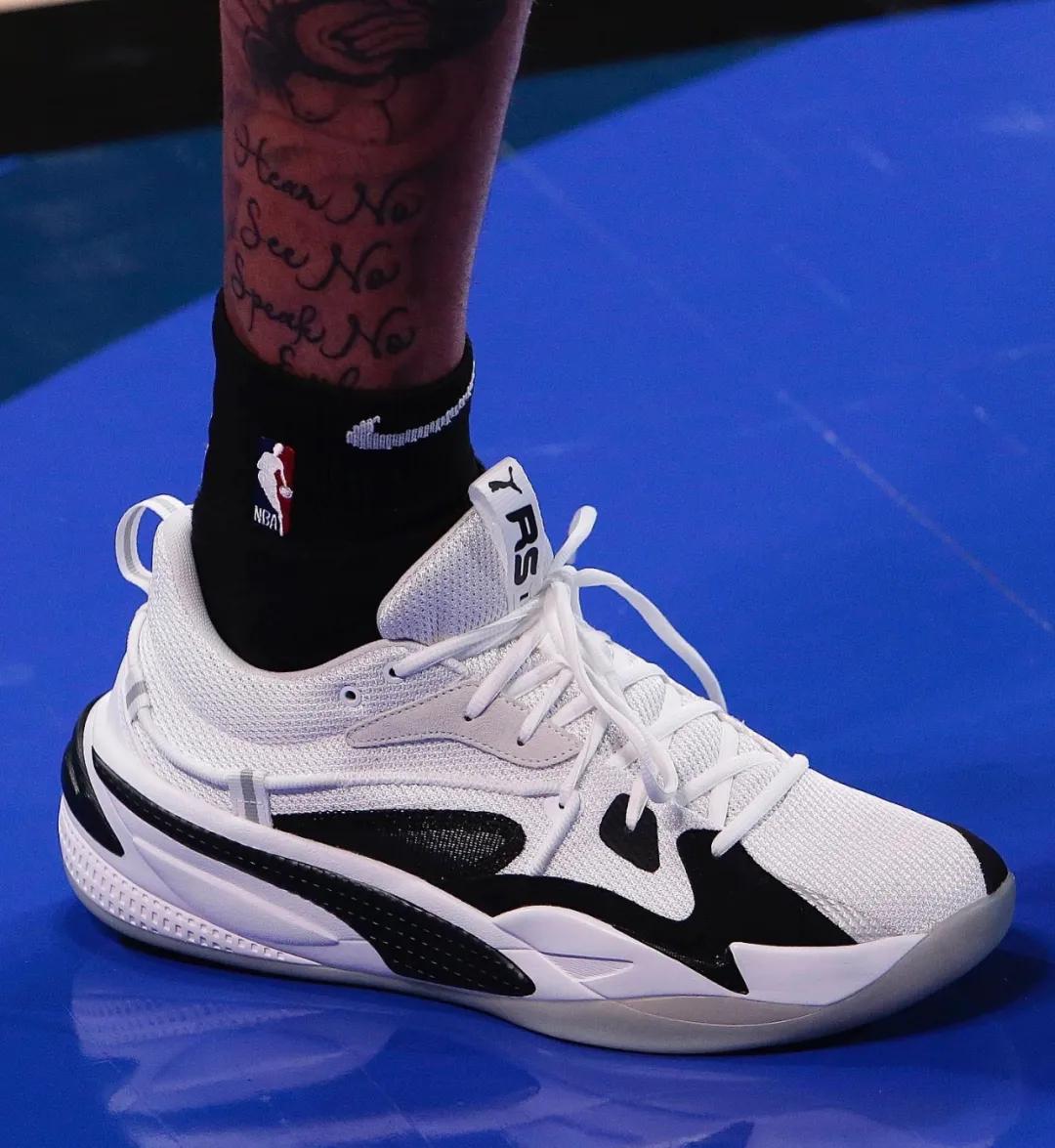 nba球员上脚雄鹿队球鞋科比很帅,nba球星上脚球鞋塔克