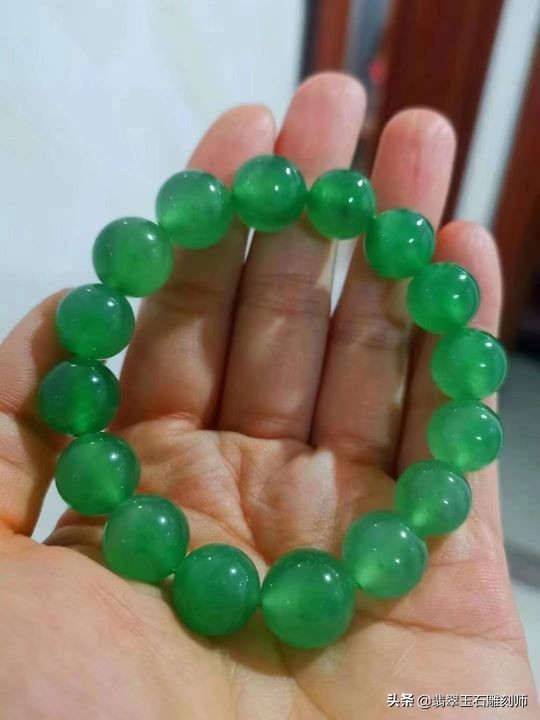 大学生暑假打工给爸妈买礼物,大学生打工赚钱给父母买礼物