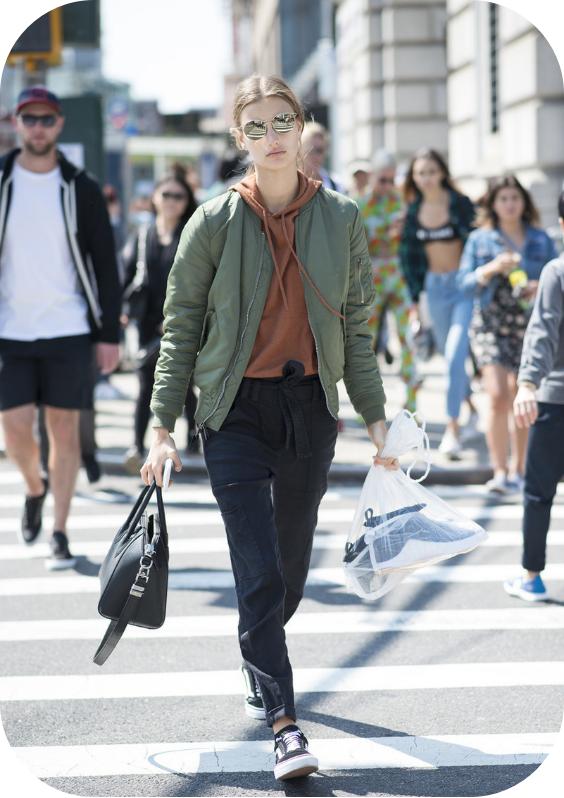 今年流行的新款卫衣怎么穿,复古西装里穿什么卫衣