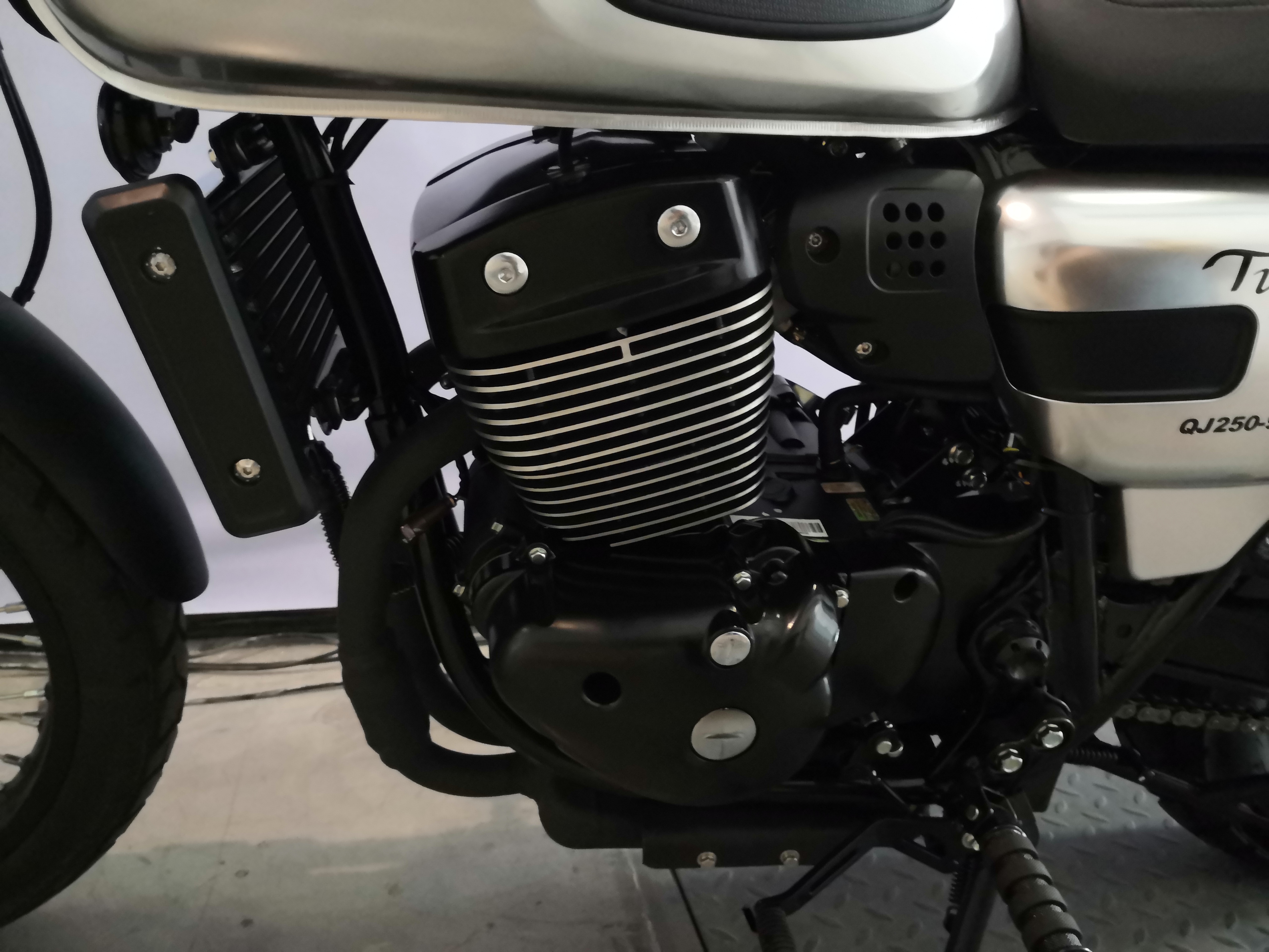 qjmotor逸250复古摩托测评,逸250深度测评