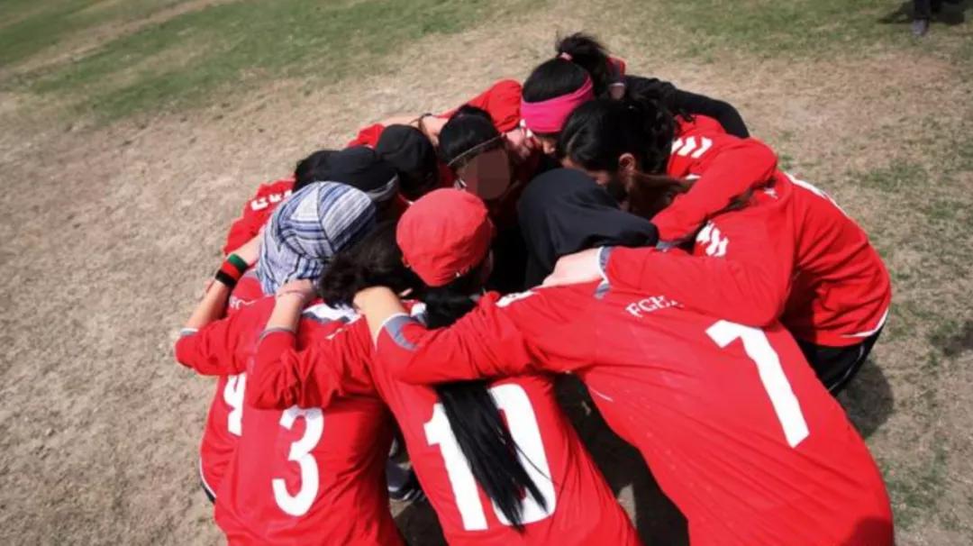 逃离德黑兰的阿富汗女人,逃离阿富汗小女孩