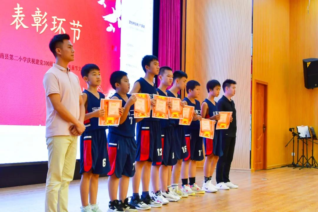 儿童庆祝建党100周年文艺汇演,庆祝建党百年文艺演出儿童合唱